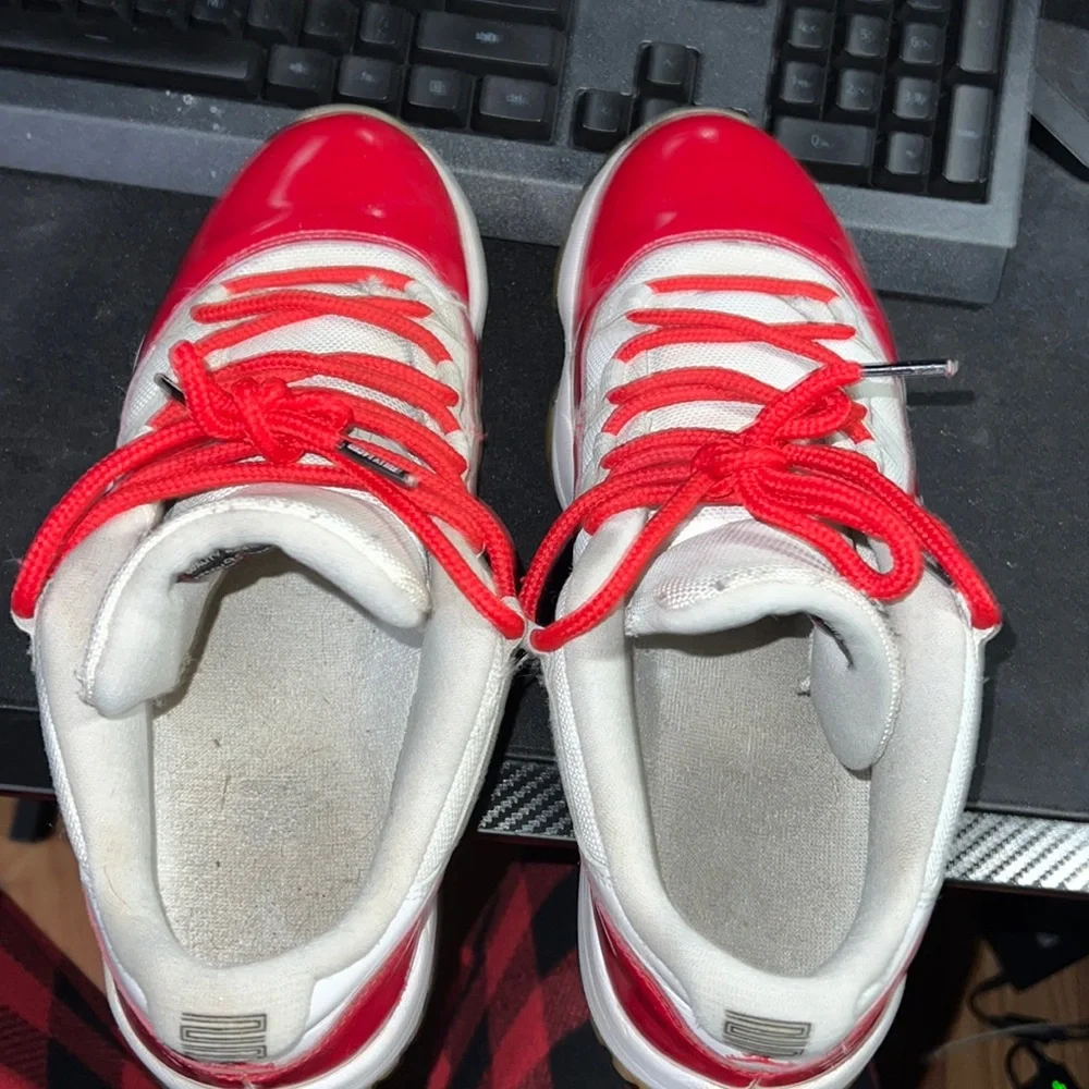 Jordan 11 Cherry Low (2015) - Picture 4 of 10
